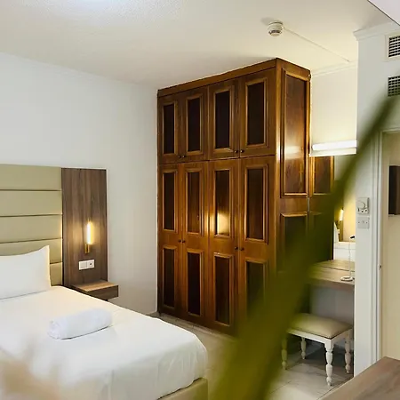 Marlita Aparthotel 3*