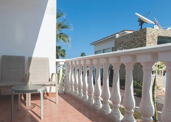 Marlita Aparthotel 2*